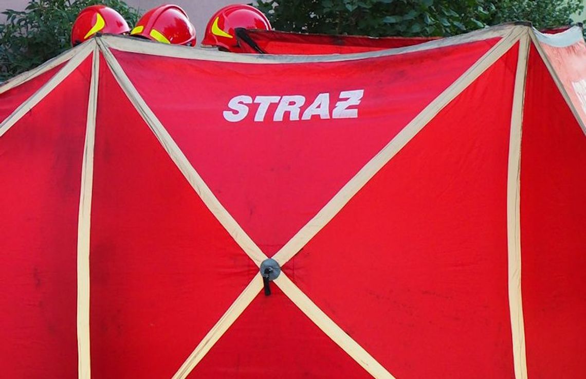 Śmierć na oczach kolegów. Mężczyzna przysypany ziemią w wykopie