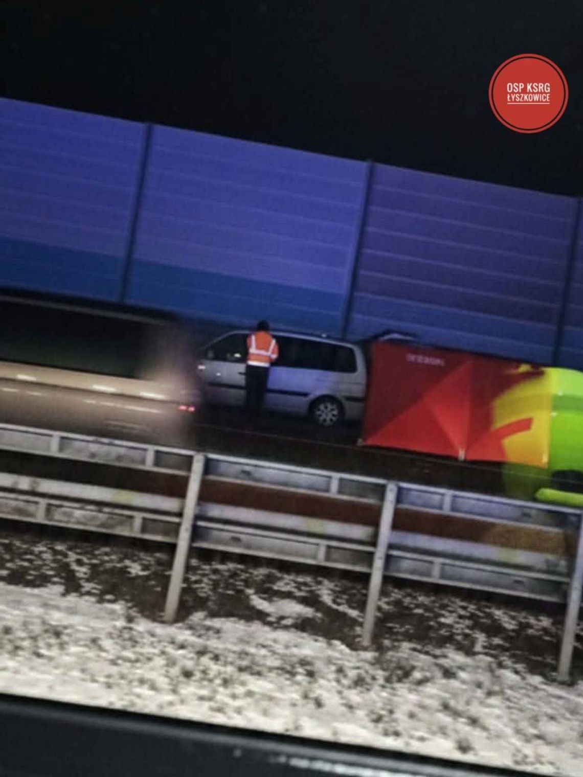 Śmierć podczas wymiany koła na A2. Mężczyznę próbowali ratować świadkowie, a potem służby