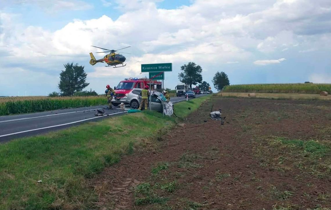 Śmiertelny finał zderzenia Forda z ciężarówką. Kierowca osobówki zginął na miejscu Śmiertelny finał zderzenia Forda z ciężarówką. Kierowca osobówki zginął na miejscu