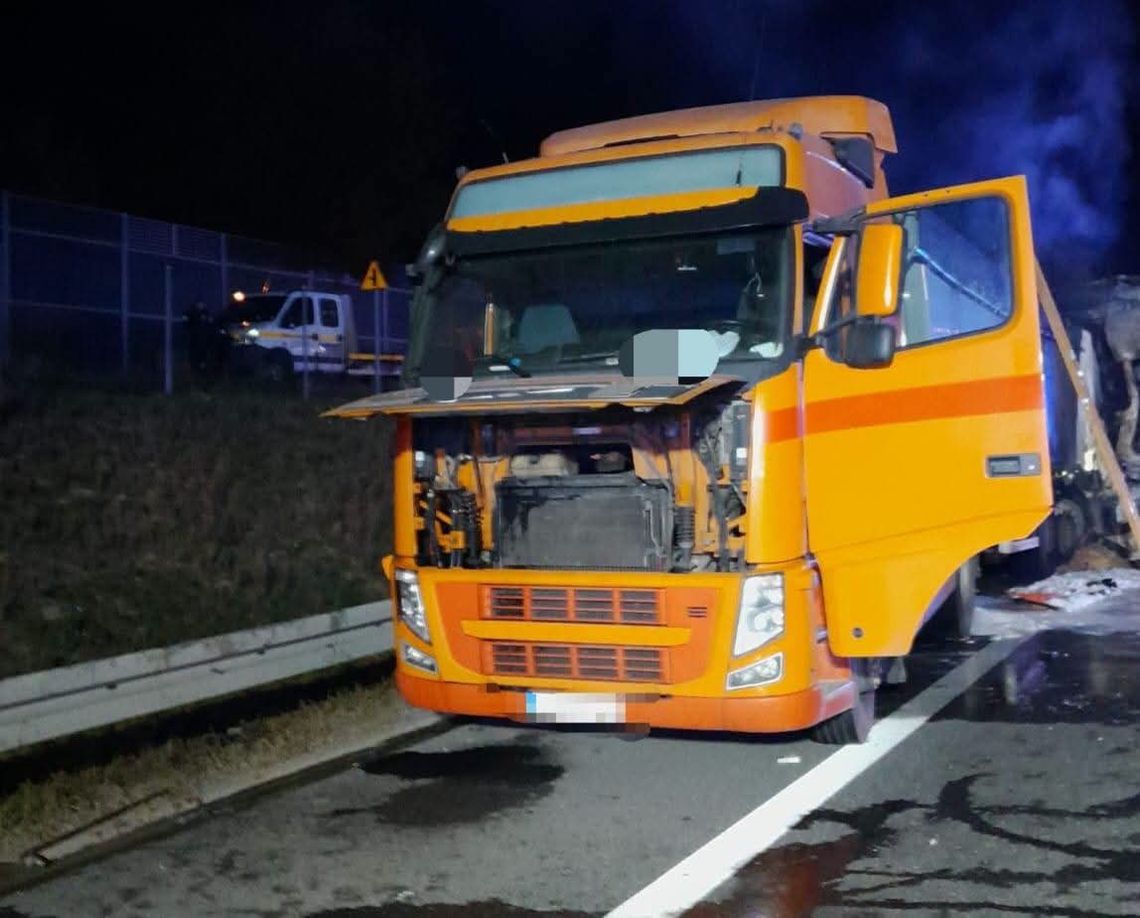Śmiertelny finał zderzenia tirów na S12/S17 pod Lublinem. Pożar i całkowita blokada drogi