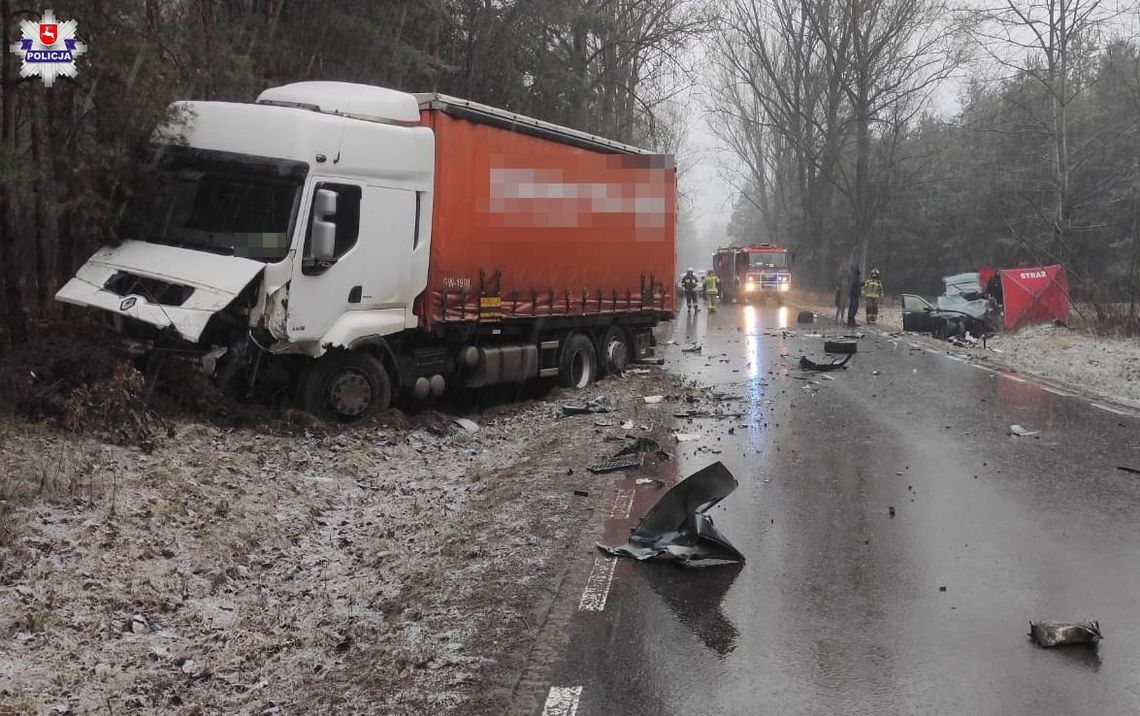 Śmiertelny wypadek 23-latki. Wjechała na czołówkę z tirem