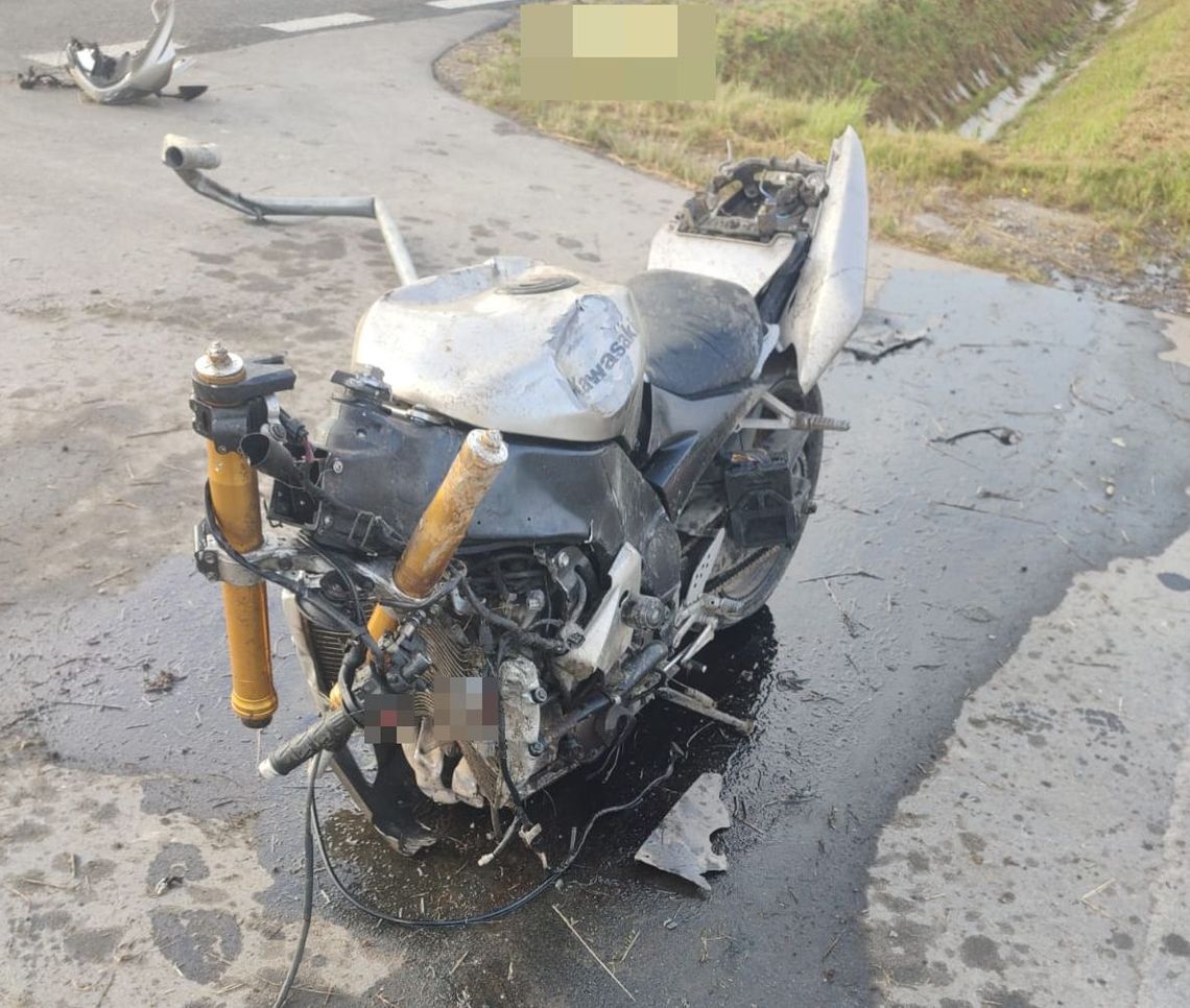 Śmiertelny wypadek młodego motocyklisty. 24-latek wjechał kawasaki w betonowy przepust