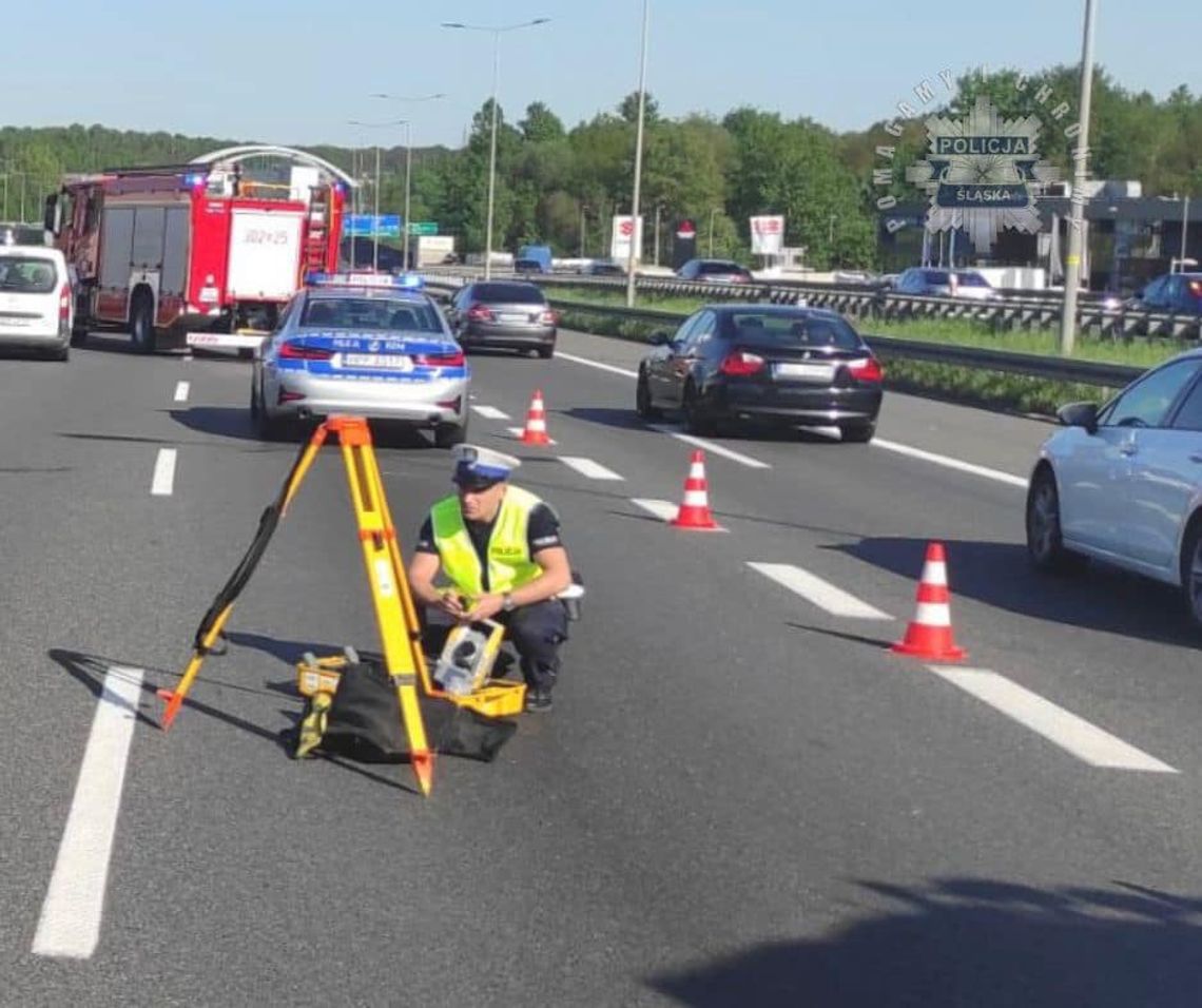 Śmiertelny wypadek motocyklisty na autostradzie A4. Na miejscu pracują służby, są duże utrudnienia w ruchu