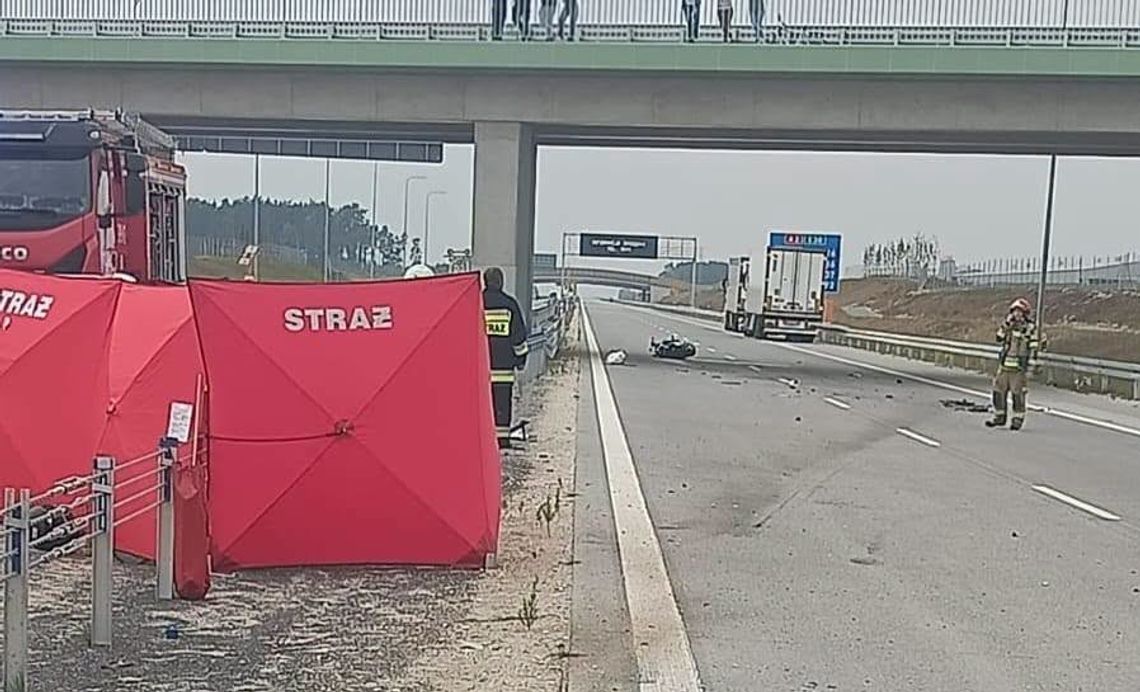Śmiertelny wypadek na autostradzie A2. Motocyklista uderzył w naczepę tira Śmiertelny wypadek na autostradzie A2. Motocyklista uderzył w naczepę tira