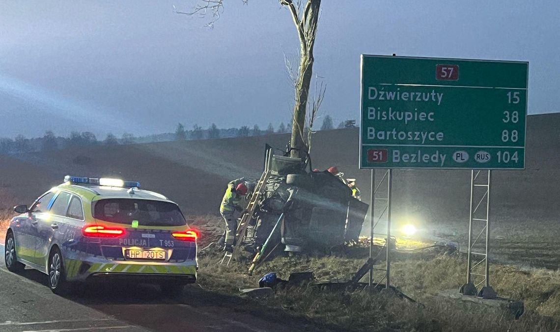 Śmiertelny wypadek na drodze krajowej nr 57. Zginął 21-letni kierowca opla