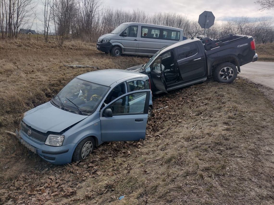 Śmiertelny wypadek na drodze wojewódzkiej. Nie ustąpił pierwszeństwa, zmarł po kilku godzinach Śmiertelny wypadek na drodze wojewódzkiej. Nie ustąpił pierwszeństwa, zmarł po kilku godzinach