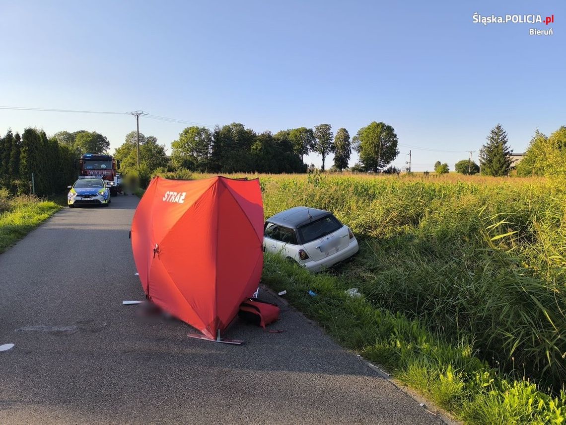 Śmiertelny wypadek na przejeździe rowerowym. Kierujący mini cooperem potrącił 71-latka [ZDJĘCIA]