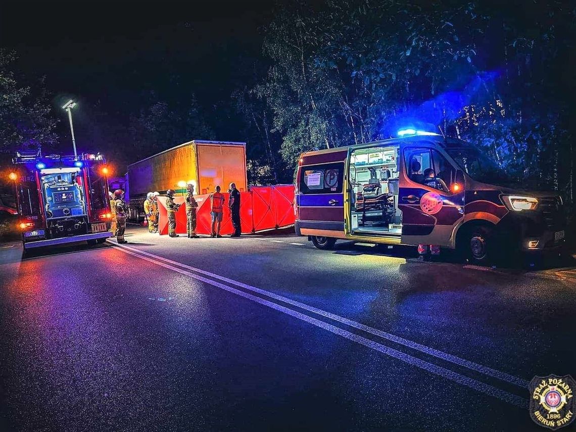 Śmiertelny wypadek podczas jazdy rowerem elektrycznym. Rowerzysta wjechał w naczepę ciężarówki