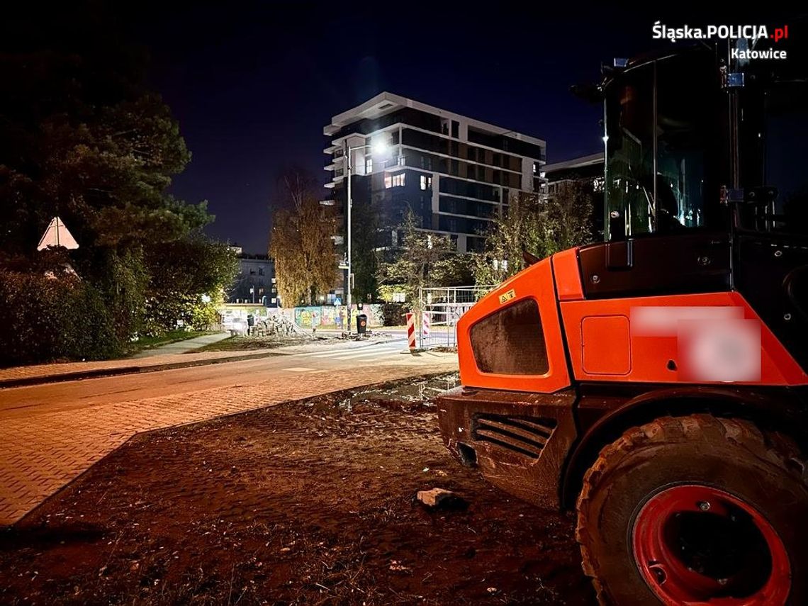 Śmiertelny wypadek przy budowie chodnika. Operator koparki przejechał kolegę