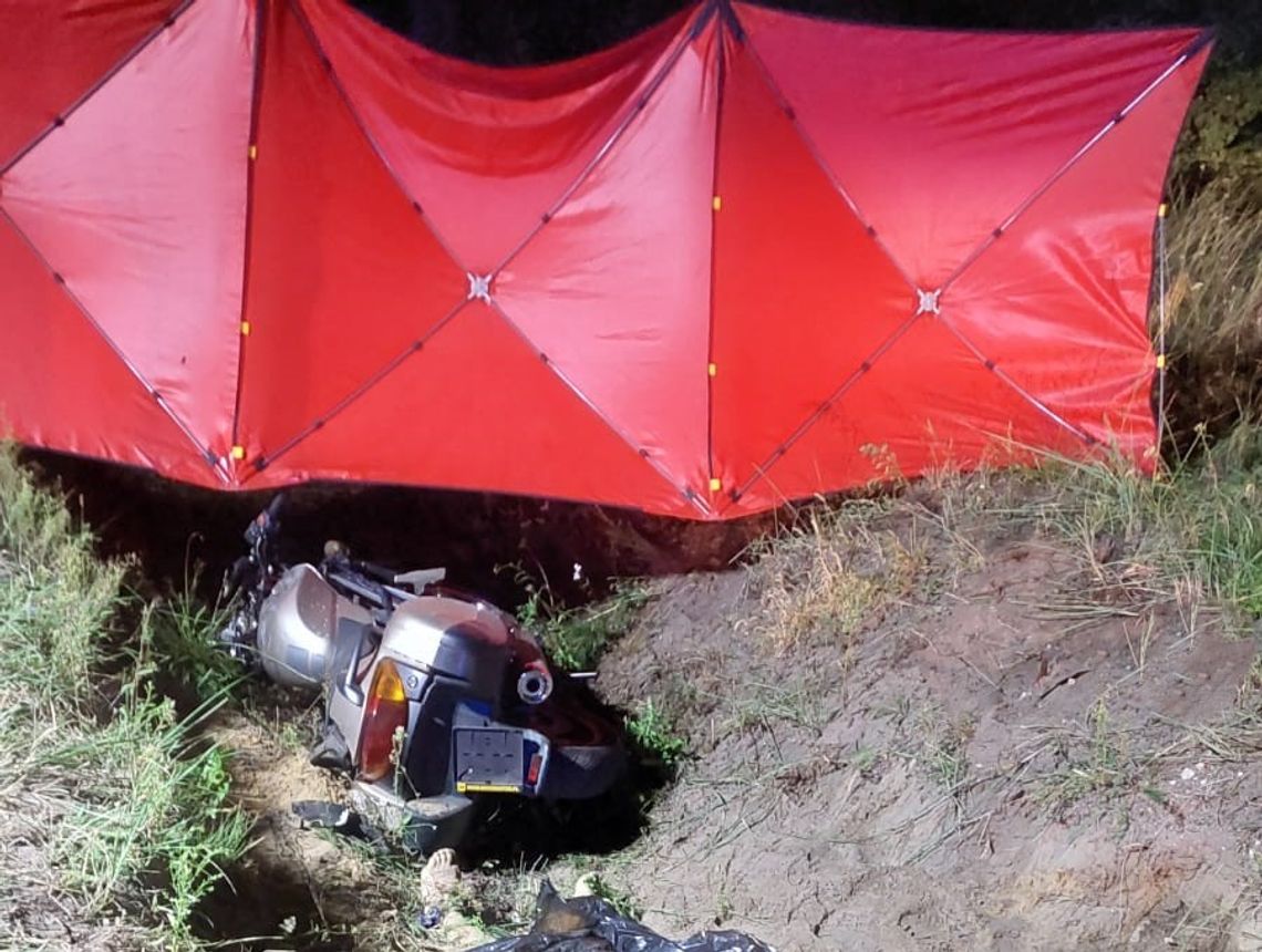 Śmiertelny wypadek z udziałem motocyklisty. Honda wbiła się w betonowy przepust Śmiertelny wypadek z udziałem motocyklisty. Honda wbiła się w betonowy przepust