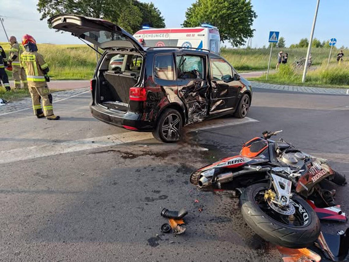 Sobotnia przejażdżka motocyklem zamieniła się w koszmar. Dwie osoby w szpitalu po zderzeniu z osobówką