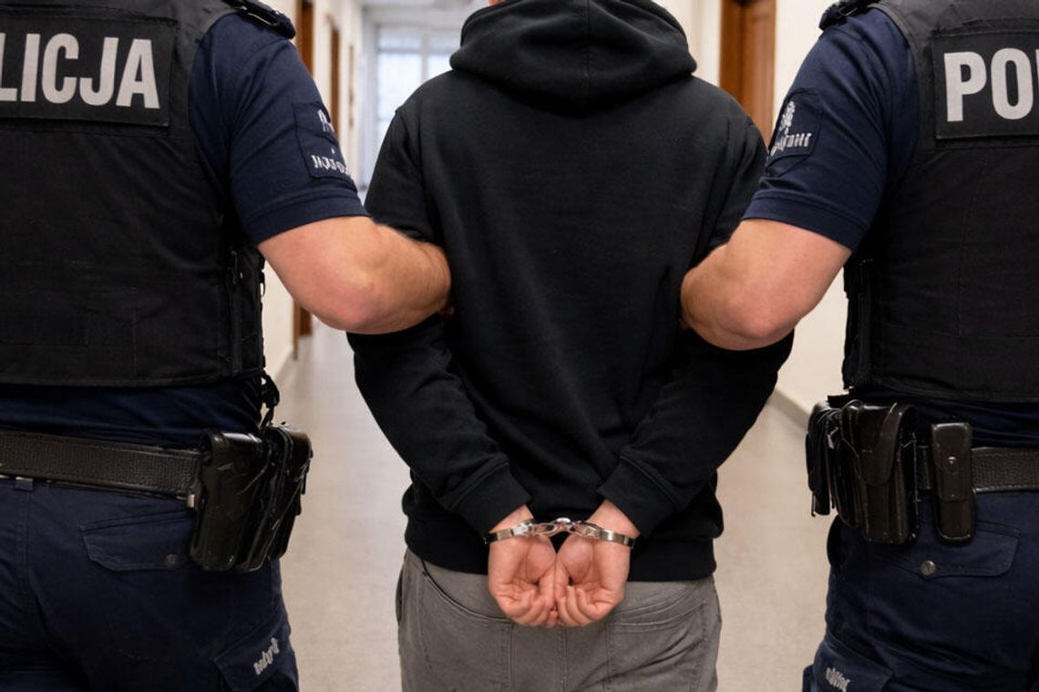 Spalili adwokatowi mercedesa wartego prawie milion. Przyznali się i staną przed sądem Spalili adwokatowi mercedesa wartego prawie milion. Przyznali się i staną przed sądem