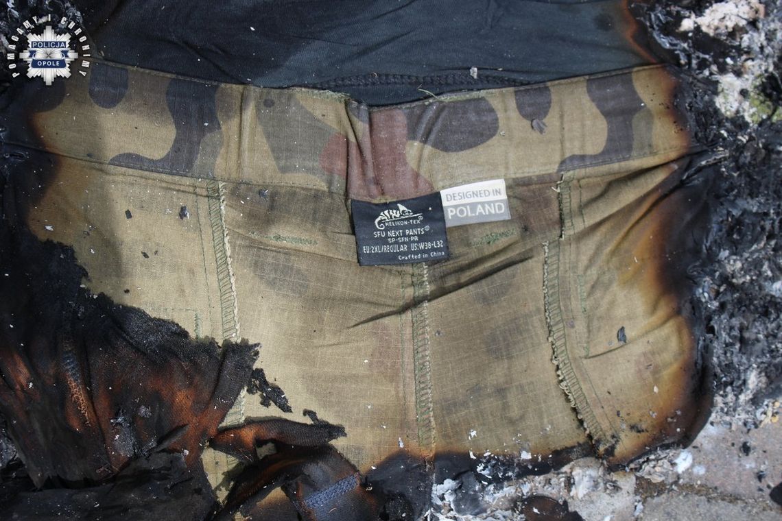 Spalone zwłoki nad jeziorem. Mężczyzna prawdopodobnie sam to zrobił. Policja próbuje ustalić, kim był Spalone zwłoki nad jeziorem. Mężczyzna prawdopodobnie sam to zrobił. Policja próbuje ustalić, kim był