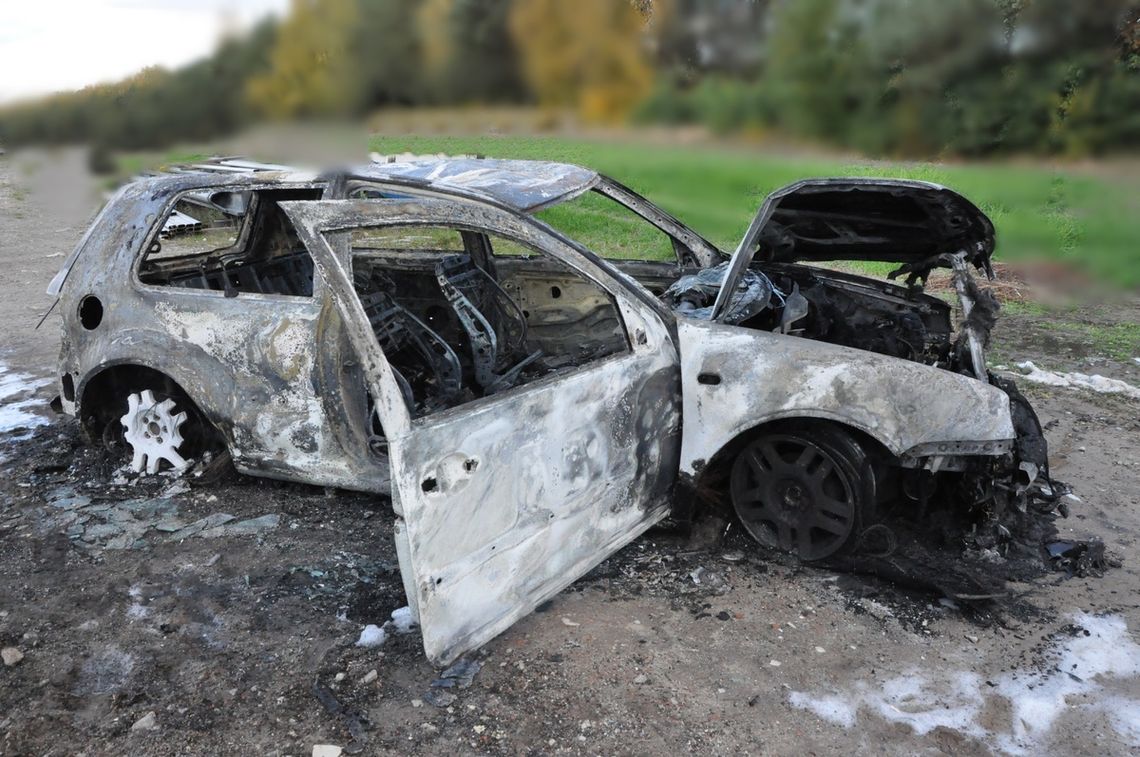 Spowodował kolizję, potem podpalił auto poszkodowanej kobiety. Był pijany i miał narkotyki Spowodował kolizję, potem podpalił auto poszkodowanej kobiety. Był pijany i miał narkotyki
