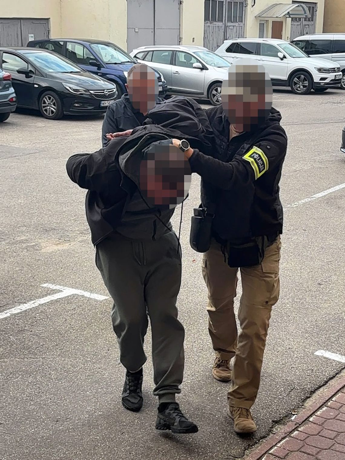 Spowodował śmiertelny wypadek i zbiegł. 42-latek zatrzymany po wielogodzinnej obławie Spowodował śmiertelny wypadek i zbiegł. 42-latek zatrzymany po wielogodzinnej obławie
