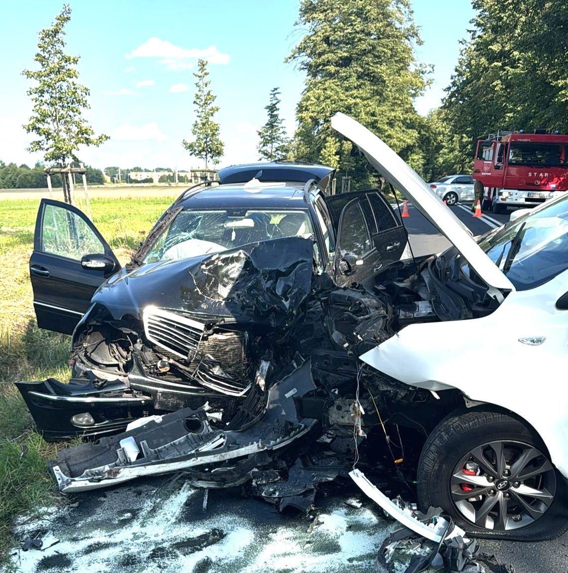 Sprawca wypadku wyszedł z rozbitego auta i uciekł. Gdy znaleźli go w pustostanie, ciągle miał promil