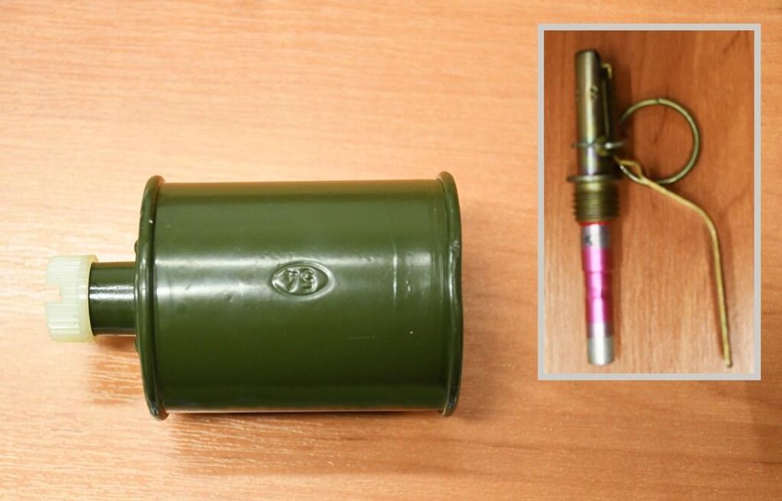 Sprzątała garaż po byłym mężu i znalazła granat. Zamiast wezwać policję zaniosła go na komisariat