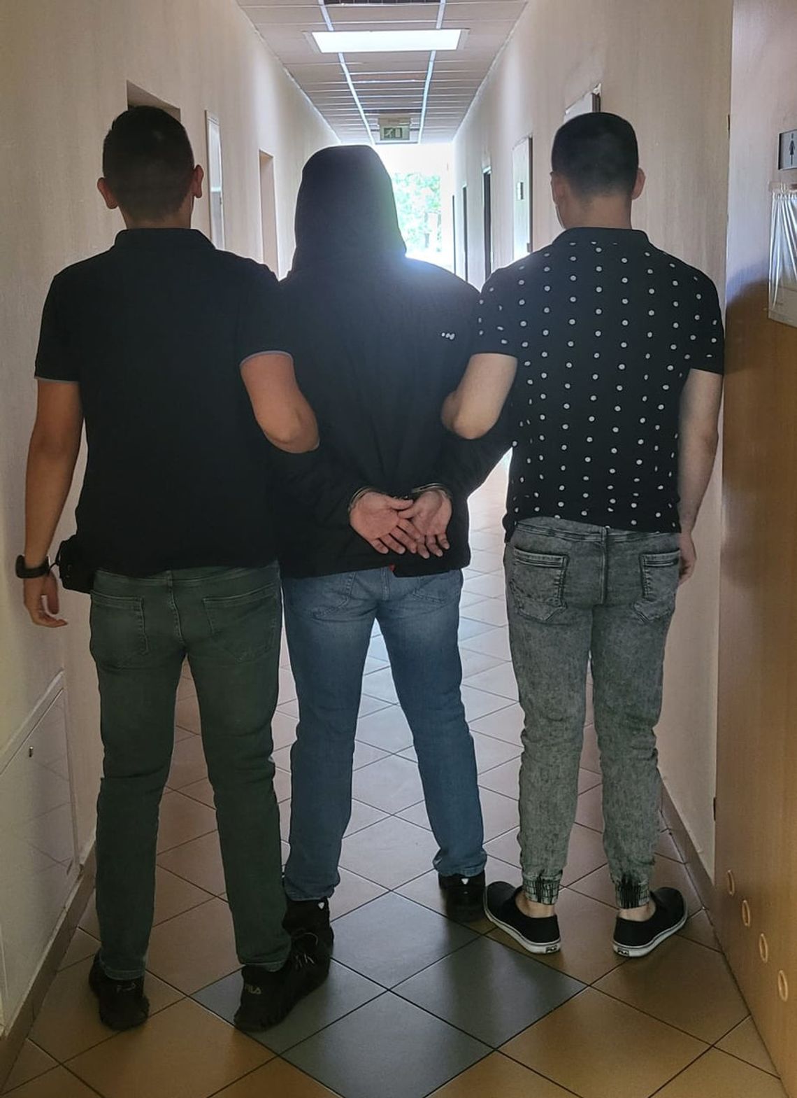 Sprzedawał drogie telefony, które okazywały się podróbkami. Oszukany klient urządził zasadzkę