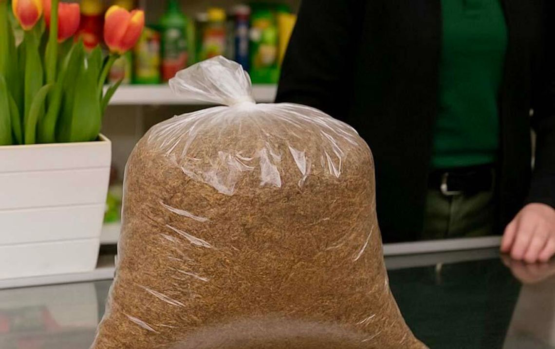 Sprzedawczyni z ogrodniczego miała pod ladą nielegalny tytoń. Zaufani klienci kupowali go na kilogramy