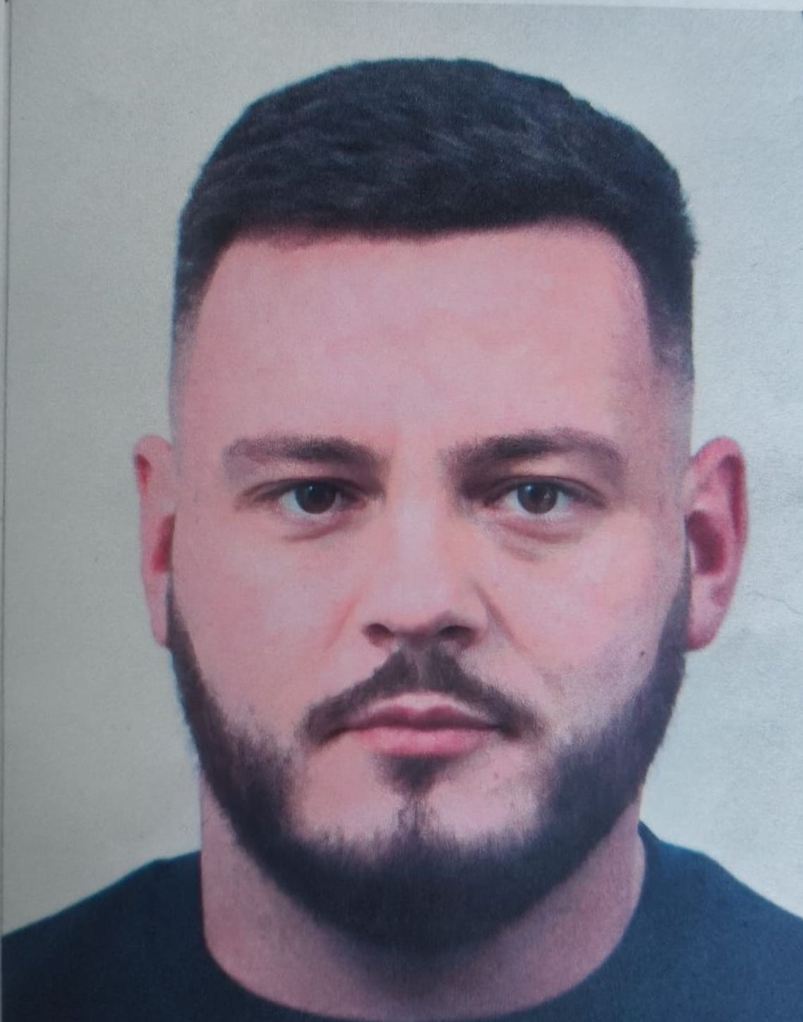 Staranował radiowóz, dwaj policjanci są ranni. Jest list gończy za Krystianem Kopytowskim