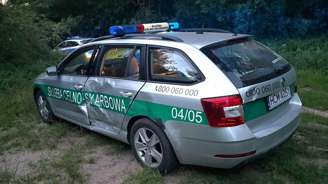 Staranował radiowóz i uciekł. W ciężarówce znaleziono niebezpieczne substancje Staranował radiowóz i uciekł. W ciężarówce znaleziono niebezpieczne substancje