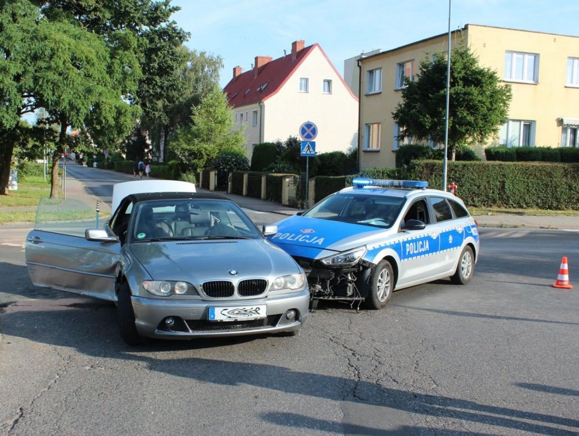 Staranował radiowóz, zatrzymał go dopiero drugi patrol. Piratowi grozi 5 lat więzienia