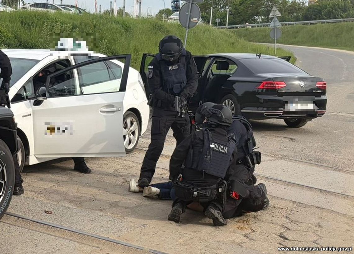 Sterroryzowali kolegę nożem, wywieźli do lasu i pobili. Obcokrajowcy zatrzymani po brutalnym ataku
