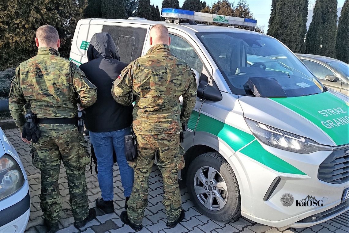 Straż Graniczna deportowała 26-latka. Był skazany za posiadanie treści z udziałem małoletnich Straż Graniczna deportowała 26-latka. Był skazany za posiadanie treści z udziałem małoletnich