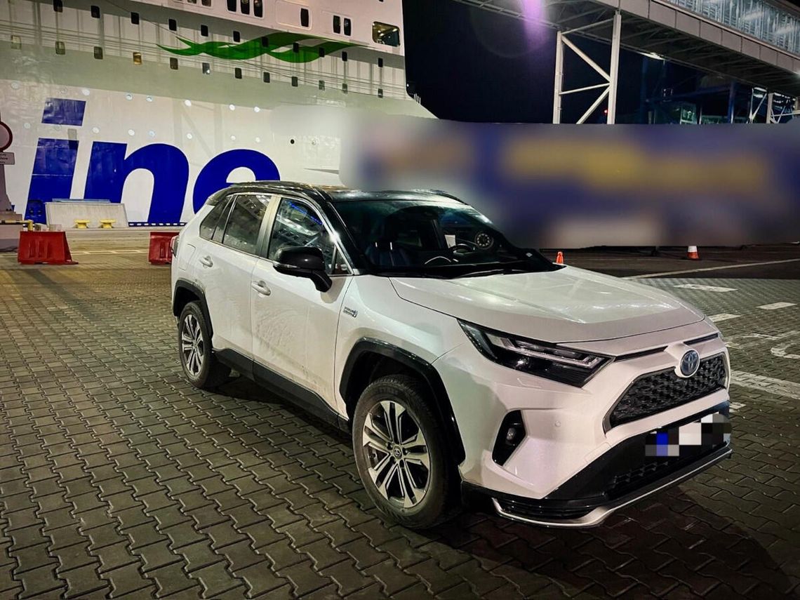 Straż graniczna odzyskała dwie kradziony toyoty. Paserzy wpadli chwilę po zjechaniu z promu Straż graniczna odzyskała dwie kradziony toyoty. Paserzy wpadli chwilę po zjechaniu z promu