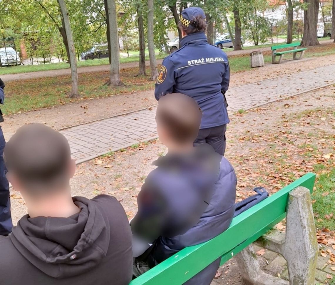 Strażniczki miejskie złapały nastolatków z marihuaną. Jeden z nich przyznał, że jest uzależniony