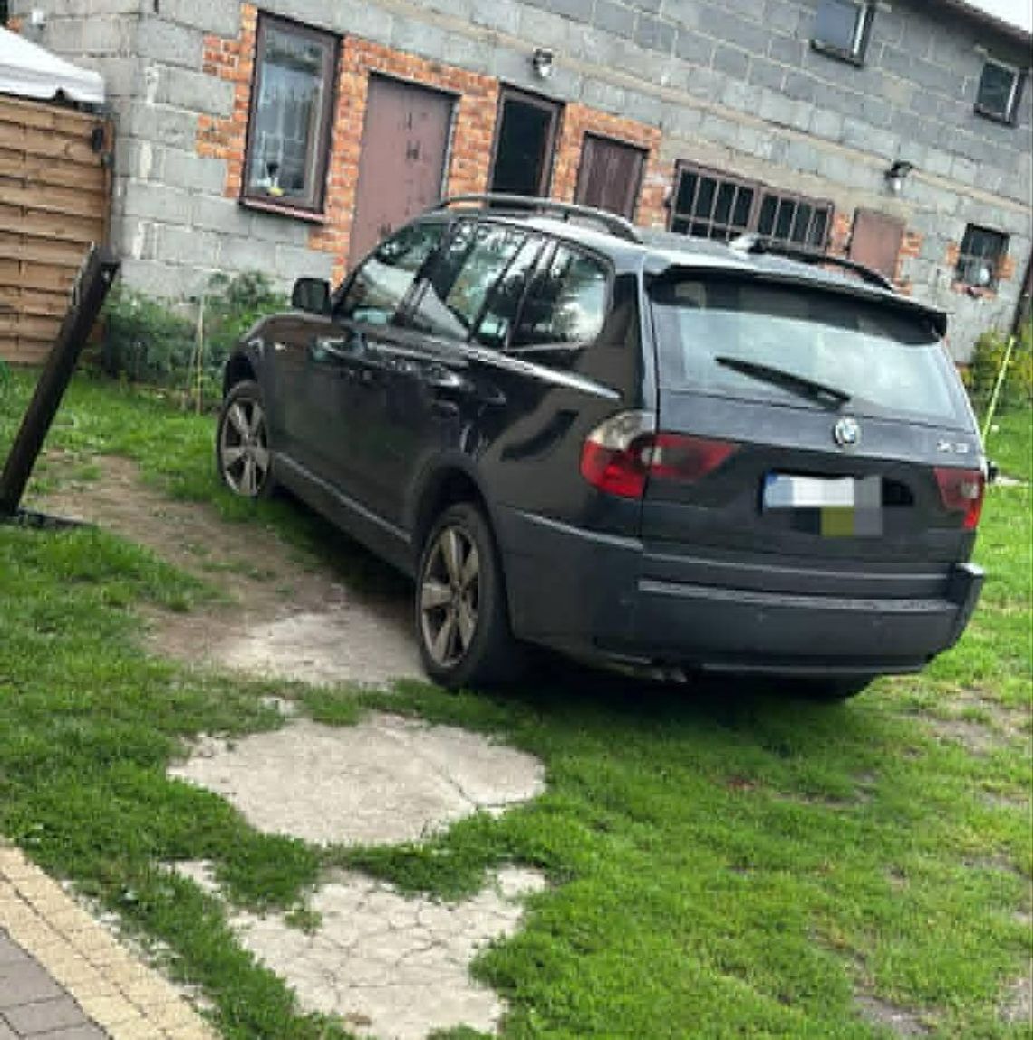 Strzelali do człowieka z jadącego BMW. Policja zatrzymała kobietę i mężczyzna. Mieli broń