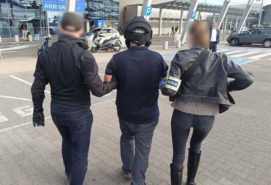 Stwarzał zagrożenie dla bezpieczeństwa publicznego. 42-latek deportowany z zakazem wjazdu na pięć lat Stwarzał zagrożenie dla bezpieczeństwa publicznego. 42-latek deportowany z zakazem wjazdu na pięć lat