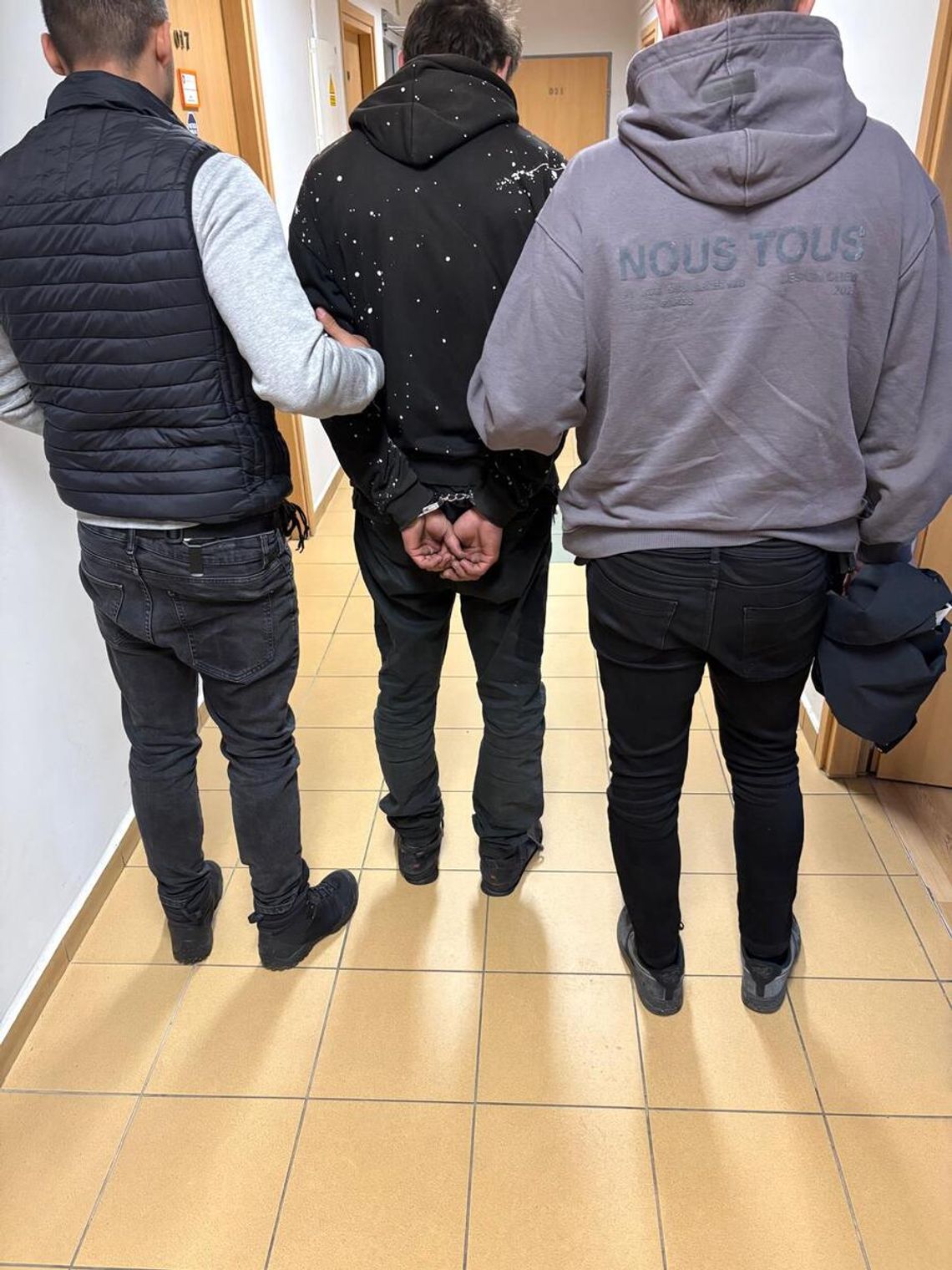 Stwarzał zagrożenie dla ochrony bezpieczeństwa i porządku. 34-letni obywatel Ukrainy musi opuścić Polskę Stwarzał zagrożenie dla ochrony bezpieczeństwa i porządku. 34-letni obywatel Ukrainy musi opuścić Polskę