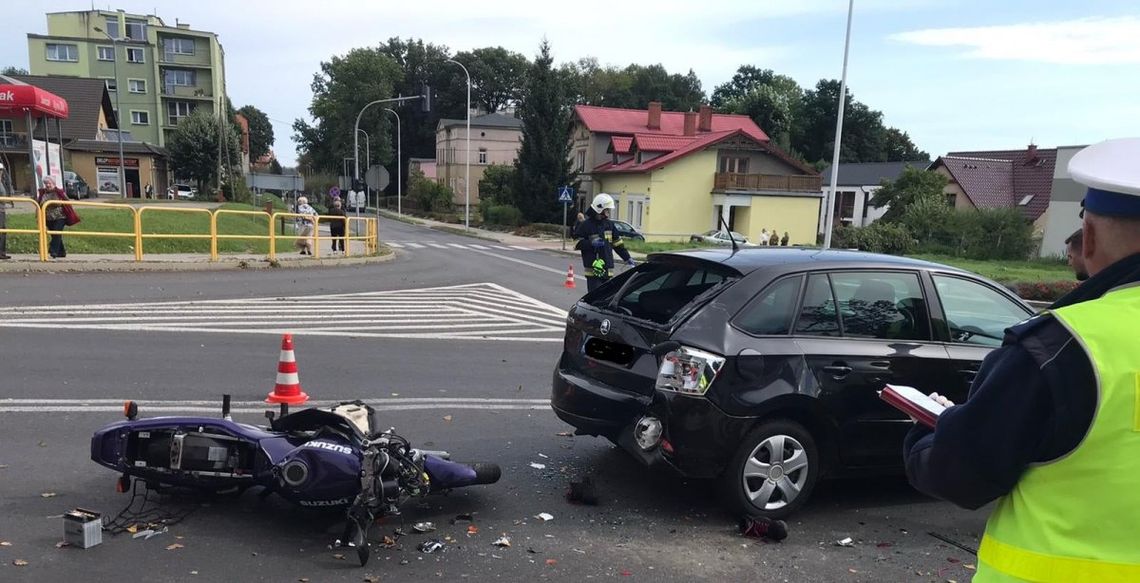 Suzuki wbiło się w tył skody. W wypadku zginęła 19-letnia motocyklistka