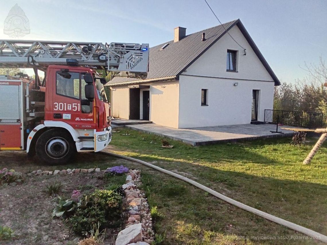 Świętokrzyskie: eksplozja gazu w domu jednorodzinnym. Śmigłowiec LPR zabrał ciężko rannego mężczyznę