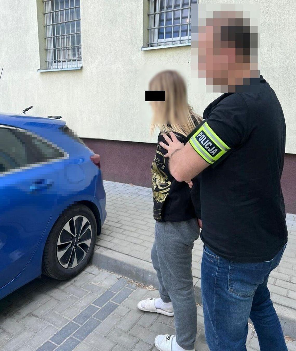 Szajka dilerów sprzedawała narkotyki nieletnim. Zatrzymano 20-latkę i trzech mężczyzn Szajka dilerów sprzedawała narkotyki nieletnim. Zatrzymano 20-latkę i trzech mężczyzn