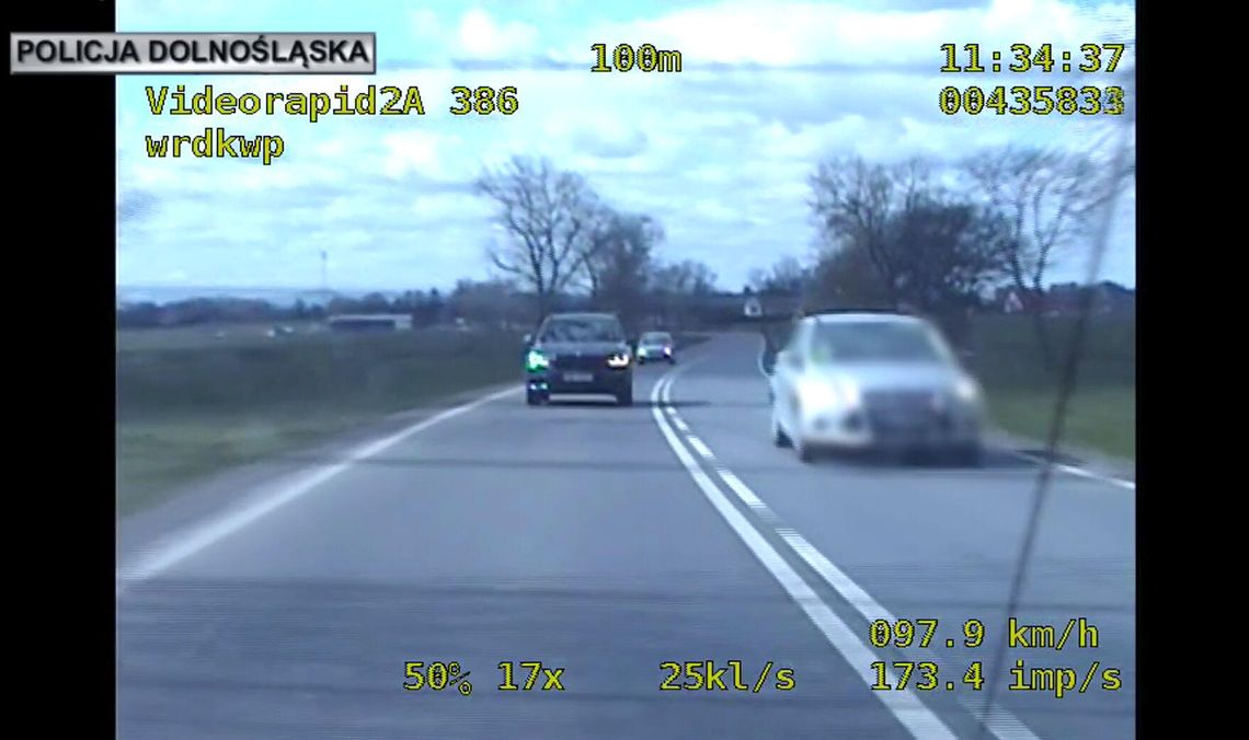 Szaleńcza jazda przerwana przez policję. Kobieta dostała 26 punktów karnych i wysoki mandat Szaleńcza jazda przerwana przez policję. Kobieta dostała 26 punktów karnych i wysoki mandat