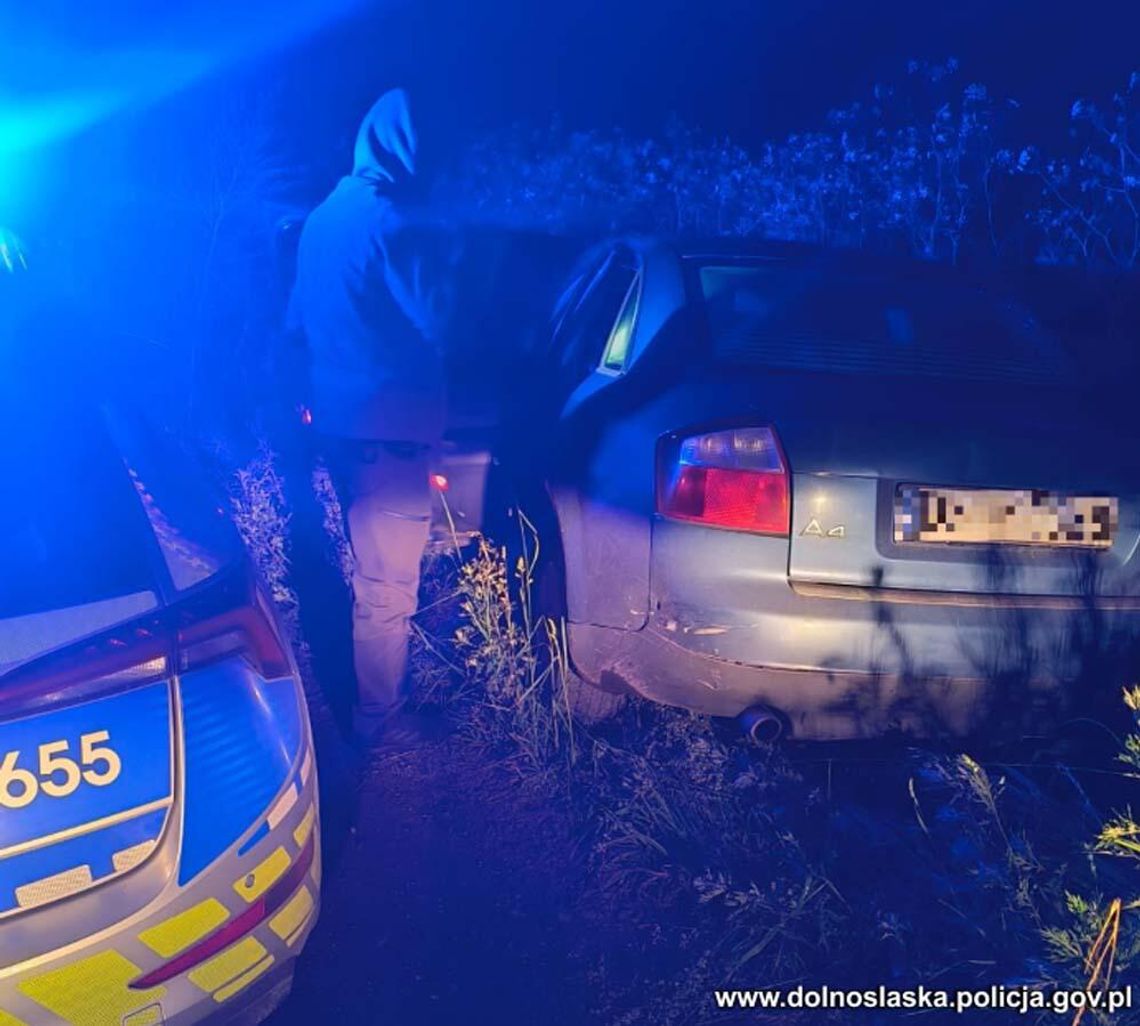 Szaleńcza ucieczka 26-latki w Audi. Przyblokowana wrzuciła wsteczny i uderzyła w radiowóz Szaleńcza ucieczka 26-latki w Audi. Przyblokowana wrzuciła wsteczny i uderzyła w radiowóz