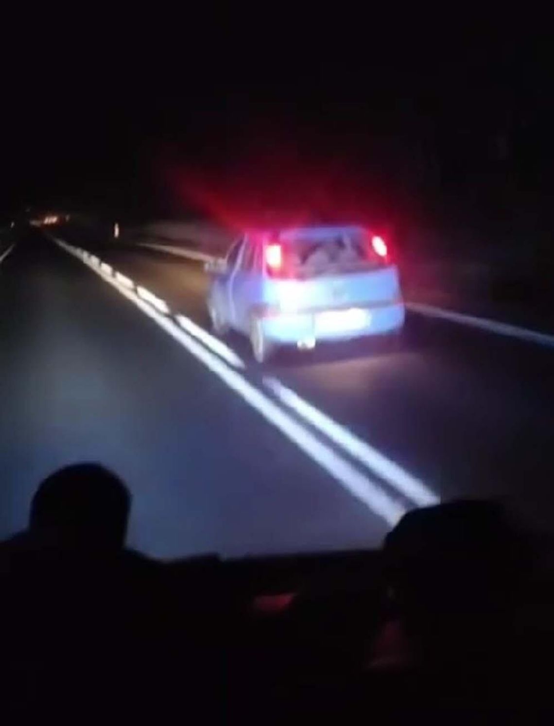 Szaleńcza ucieczka kierowcy po narkotykach. Jego autem rzucało po całej drodze