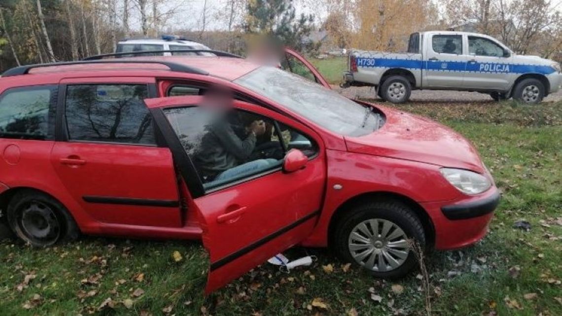 Szaleńczy pościg za pijanym kierowcą. Nie odpuścił nawet, gdy wystrzeliły opony w aucie