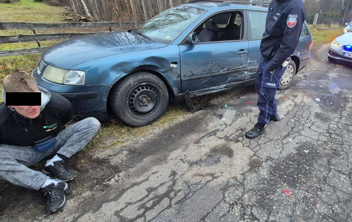 Szalona ucieczka passatem zakończona zderzeniem z radiowozem. Kierowca był pod wpływem alkoholu Szalona ucieczka passatem zakończona zderzeniem z radiowozem. Kierowca był pod wpływem alkoholu