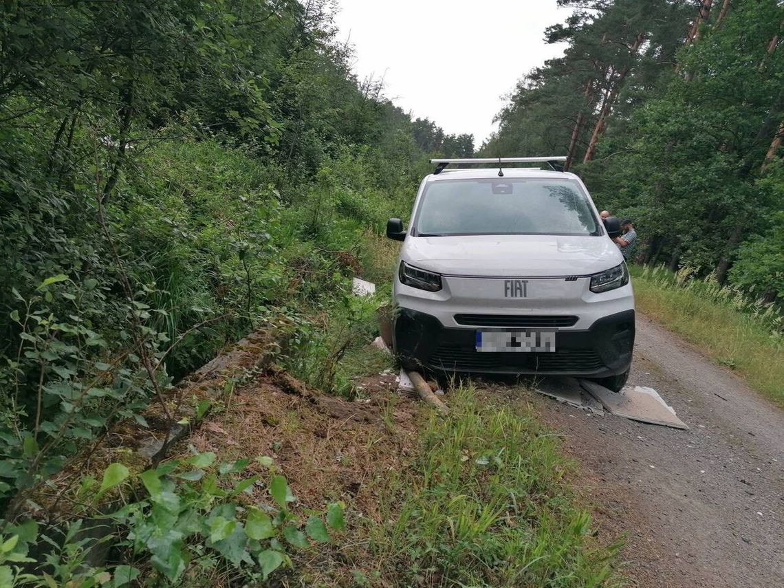 Szef myślał, że ukradli mu auto, a to sprawka pracownika. Porzucił służbowy wóz w lesie ze strachu Szef myślał, że ukradli mu auto, a to sprawka pracownika. Porzucił służbowy wóz w lesie ze strachu