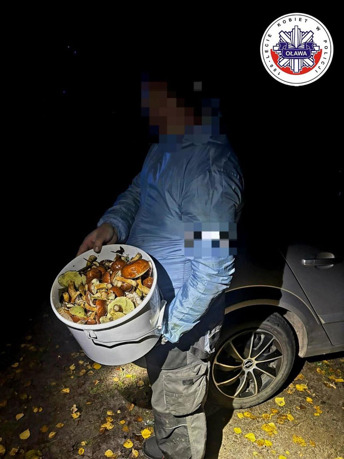 Tak wciągnęło go zbieranie grzybów, że zgubił się w lesie. Znaleźli go z pełnym wiadrem