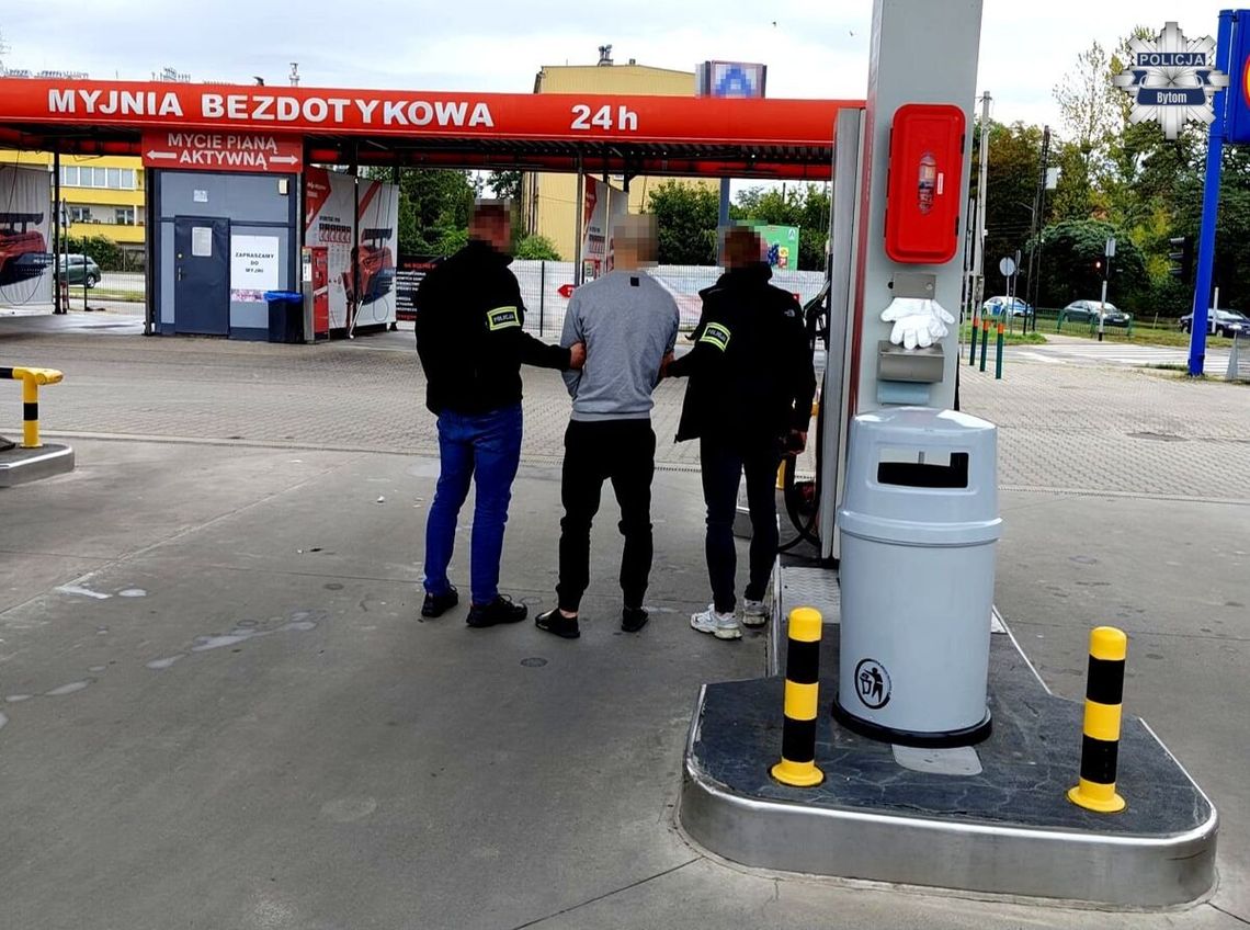 Tankowali i odjeżdżali bez płacenia. Na samochodach kradzione tablice. Zatrzymano dwóch mężczyzn i kobietę