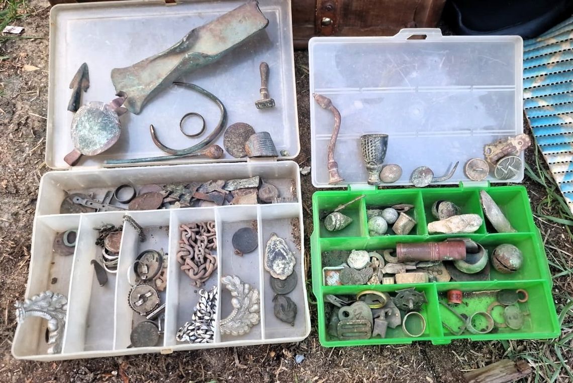 Te znaleziska powinny być w muzeum. 38-latek odpowie za nielegalne poszukiwania, broń i narkotyki Te znaleziska powinny być w muzeum. 38-latek odpowie za nielegalne poszukiwania, broń i narkotyki