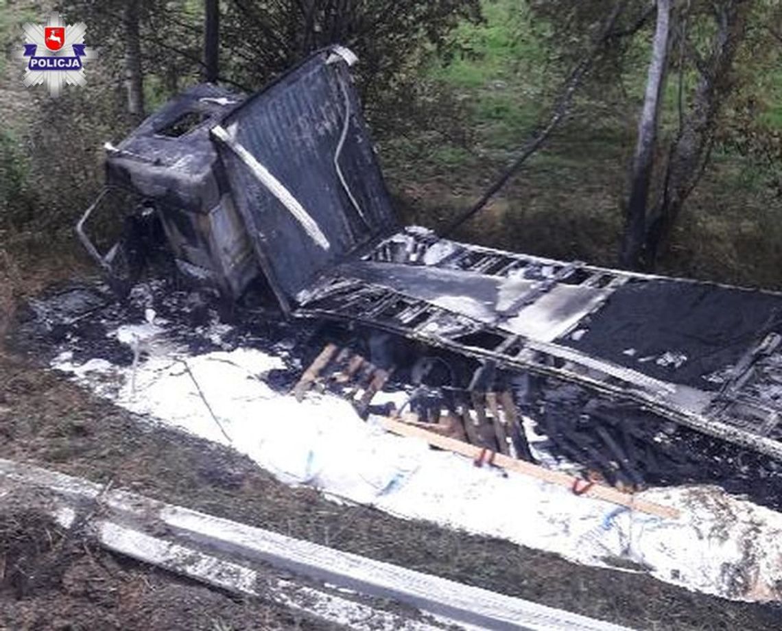 TIR zjechał z drogi i uderzył w skarpę. Ciężarówka doszczętnie spłonęła