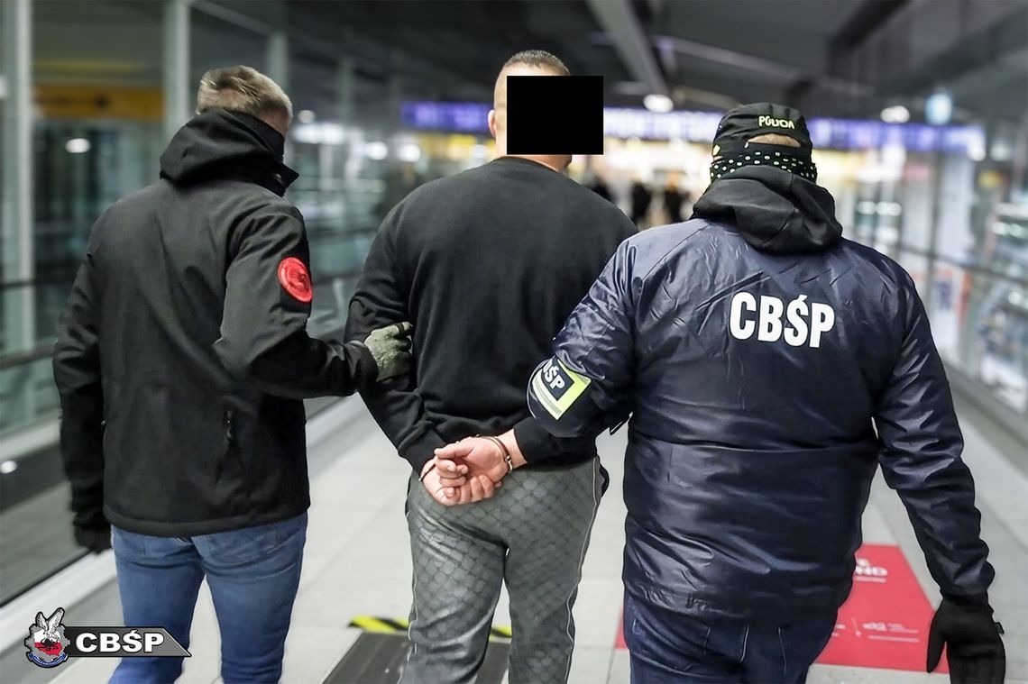 Tomasz M. ścigany za kierowanie dwoma gangami zatrzymany. Został deportowany z Cypru do Polski Tomasz M. ścigany za kierowanie dwoma gangami zatrzymany. Został deportowany z Cypru do Polski