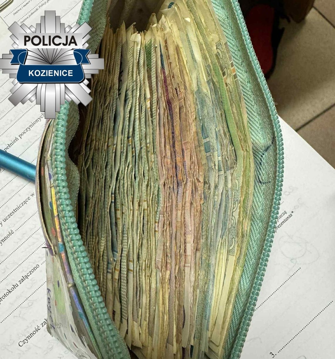 Torebka pełna kasy i nielegalne maszyny hazardowe. Policja wchodzi do lokali