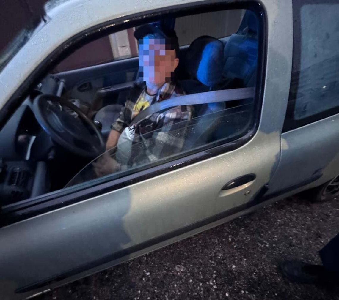 Totalnie pijany 53-latek nawet nie zauważył, że jedzie w nocy bez świateł.  Miał prawie 4 promile