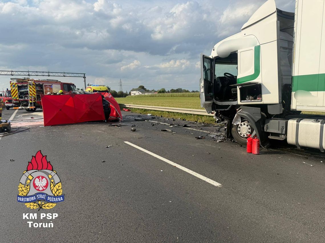 Tragedia na  drodze krajowej nr 91. 41-latek zginął po czołowym zderzeniu z ciężarówką